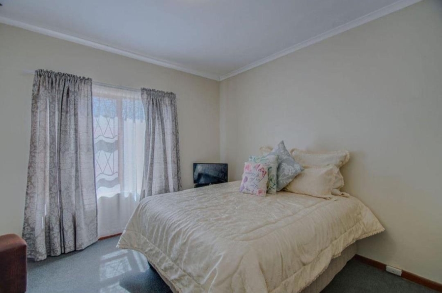 5 Bedroom Property for Sale in Overbaakens Eastern Cape